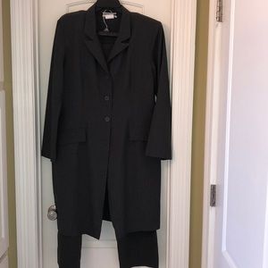 Gray two piece suit - Sz 18 - Note Description